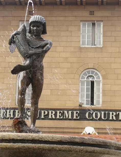 Image of the supreme court fountain in kenya