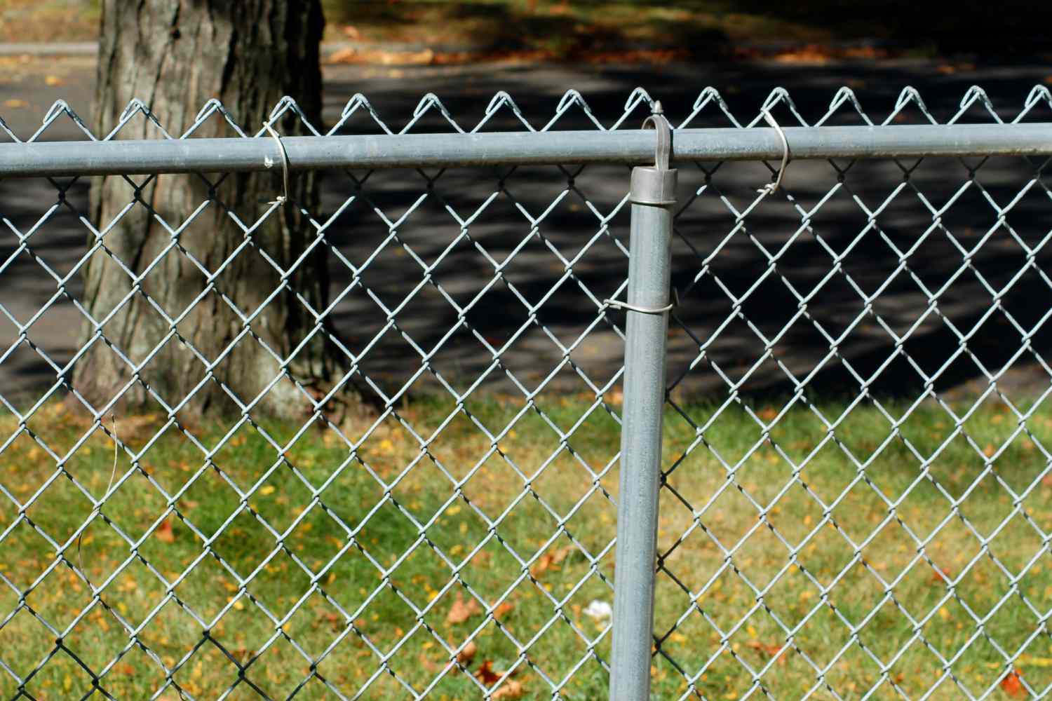 Types of fences, advantages, and their uses.
